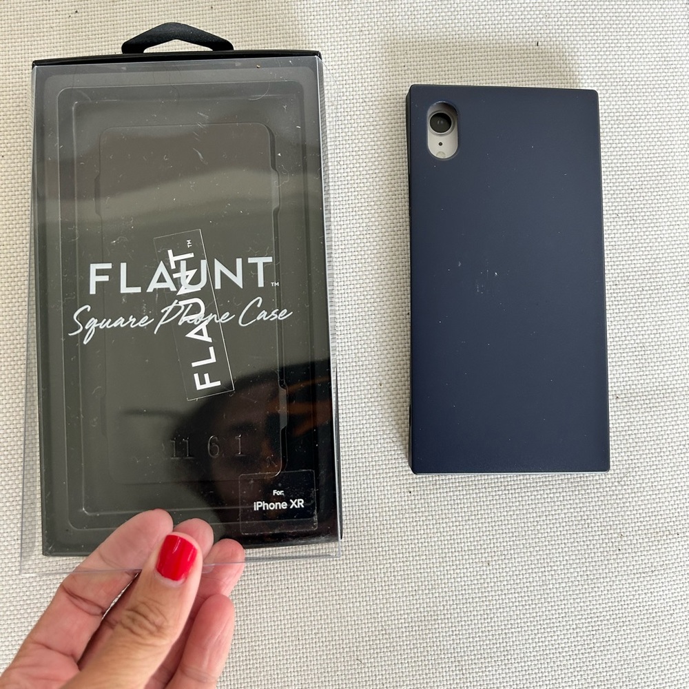 NWT! Flaunt Square iPhone XR Case-Matte Navy📱💙
